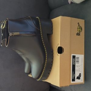 Dr. Martens Rometty II Chelsea Boots